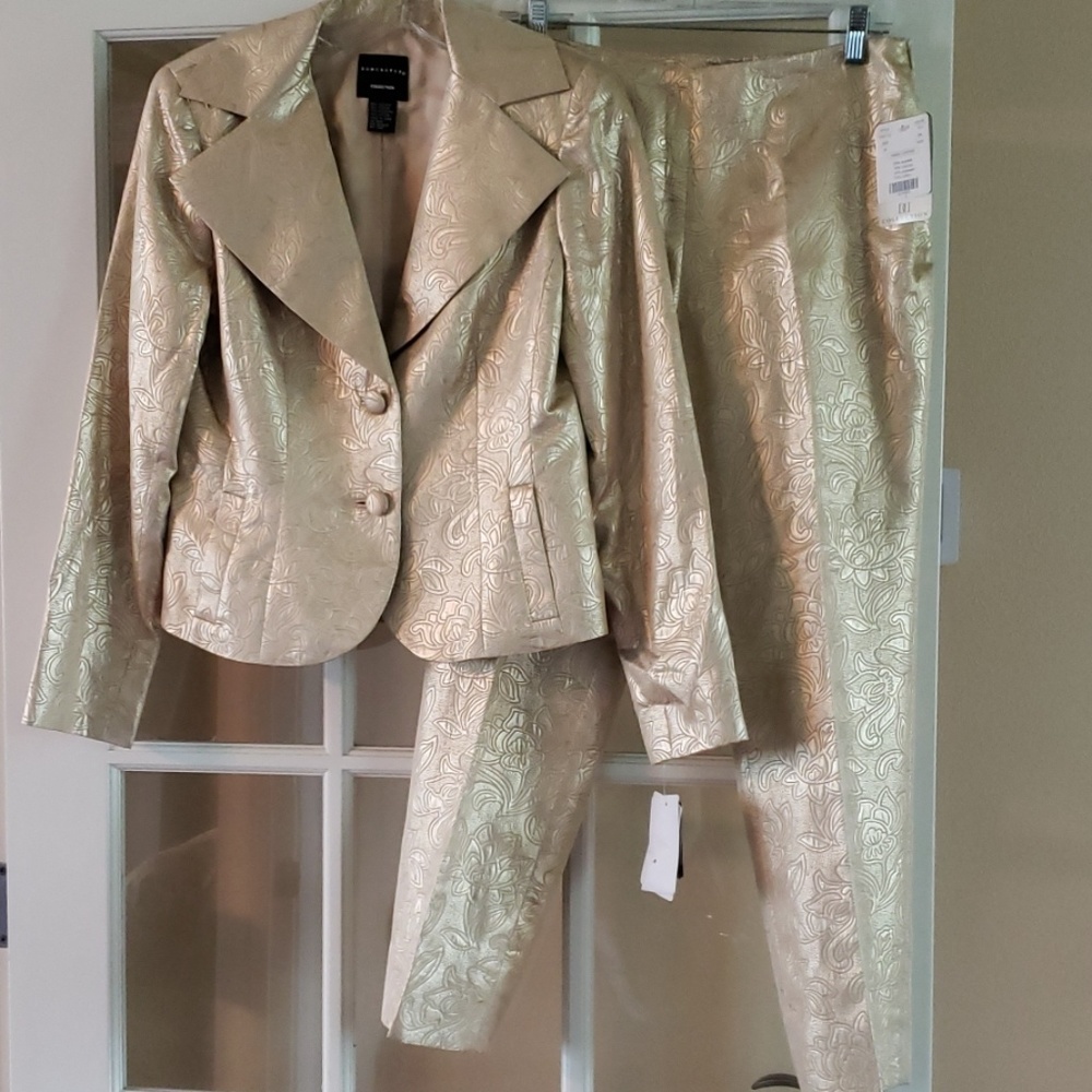 Doncaster Collection Pant Suit gold & cream